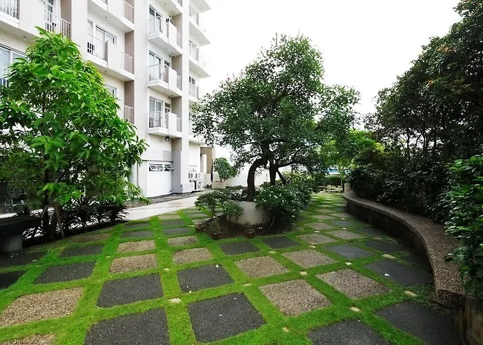 Flat Cami: Scandustrial Design 1-br W/ Balcony Apartment Manila