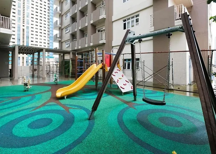 Flat Cami: Scandustrial Design 1-br W/ Balcony * Manila